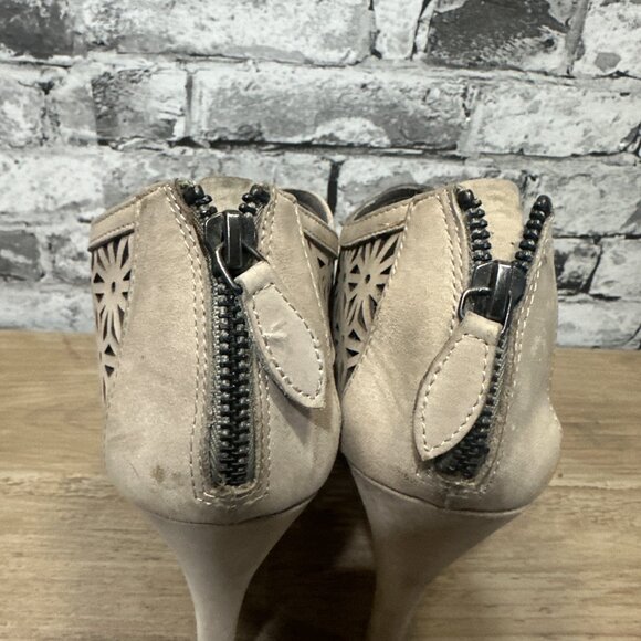 NWT Kelsi Dagger Warm Gray Heels Size 10 IN BOX - Picture 7 of 14